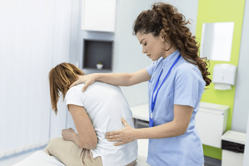 Για τη διάγνωση του οσφυϊκού πόνου στην πλάτη, ο γιατρός σας θα πραγματοποιήσει φυσική εξέταση. 
